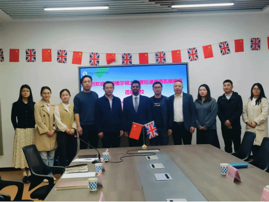 Professor from University of Bolton, UK Visits Henan Vocational College of Water Conservancy and Environment (HWEC) for a Series of UK-China Transnational Education (TNE) Events