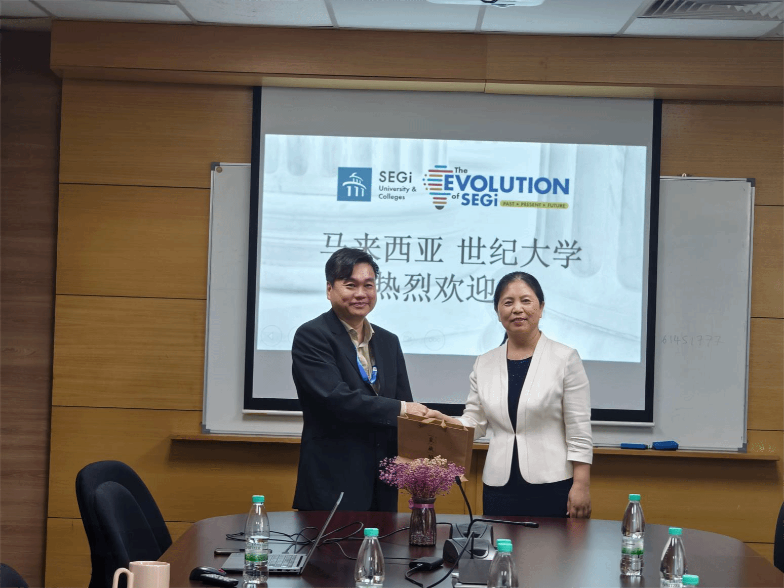 Forging New Chapters in Cross-Border Cooperation and Building Consensus Through Vocational Education Exchanges—Delegation Led by Zhang Jingchao Visits Malaysia and Indonesia